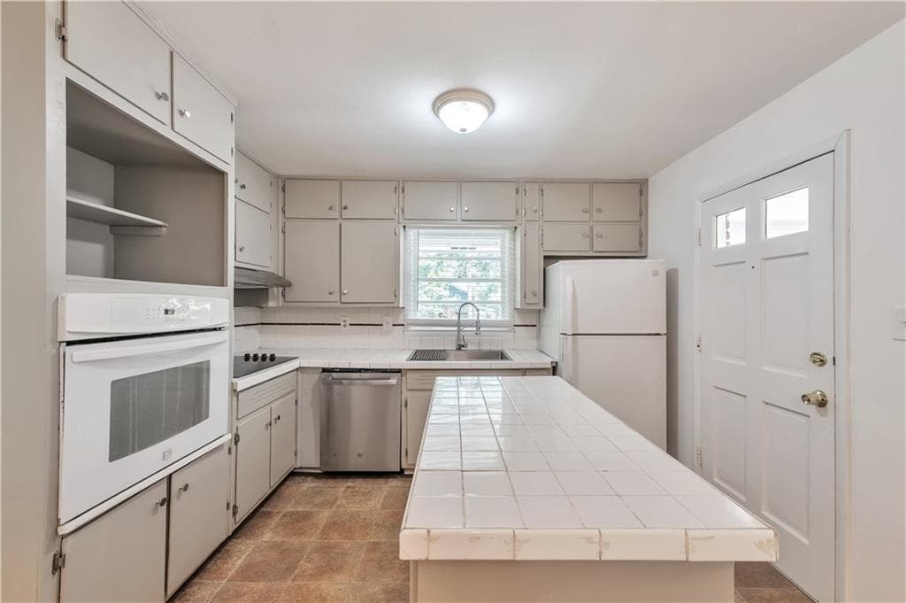 3 bedroom, 1 bathroom, 1,200 sq ft single family residence for rent at 1728 Springer Street, Atlanta, GA 30318 for $1,799 a month — photo 6