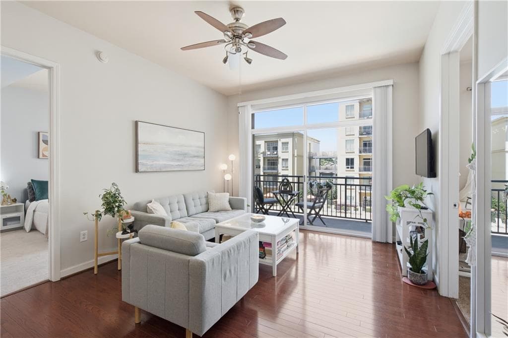 2 bedroom, 2 bathroom, 1,061 sq ft condominium for sale at 711 Cosmopolitan Drive 326, Atlanta, GA 30324 — photo 2