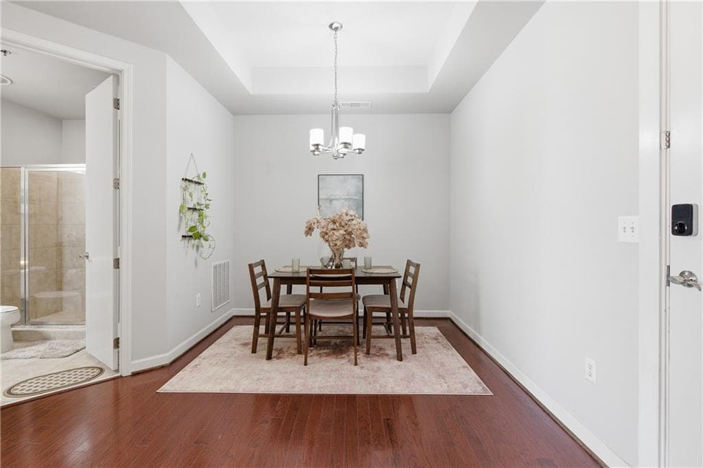 2 bedroom, 2 bathroom, 1,061 sq ft condominium for sale at 711 Cosmopolitan Drive 326, Atlanta, GA 30324 — photo 3