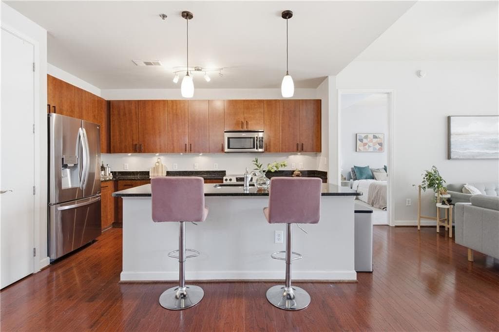 2 bedroom, 2 bathroom, 1,061 sq ft condominium for sale at 711 Cosmopolitan Drive 326, Atlanta, GA 30324 — photo 4