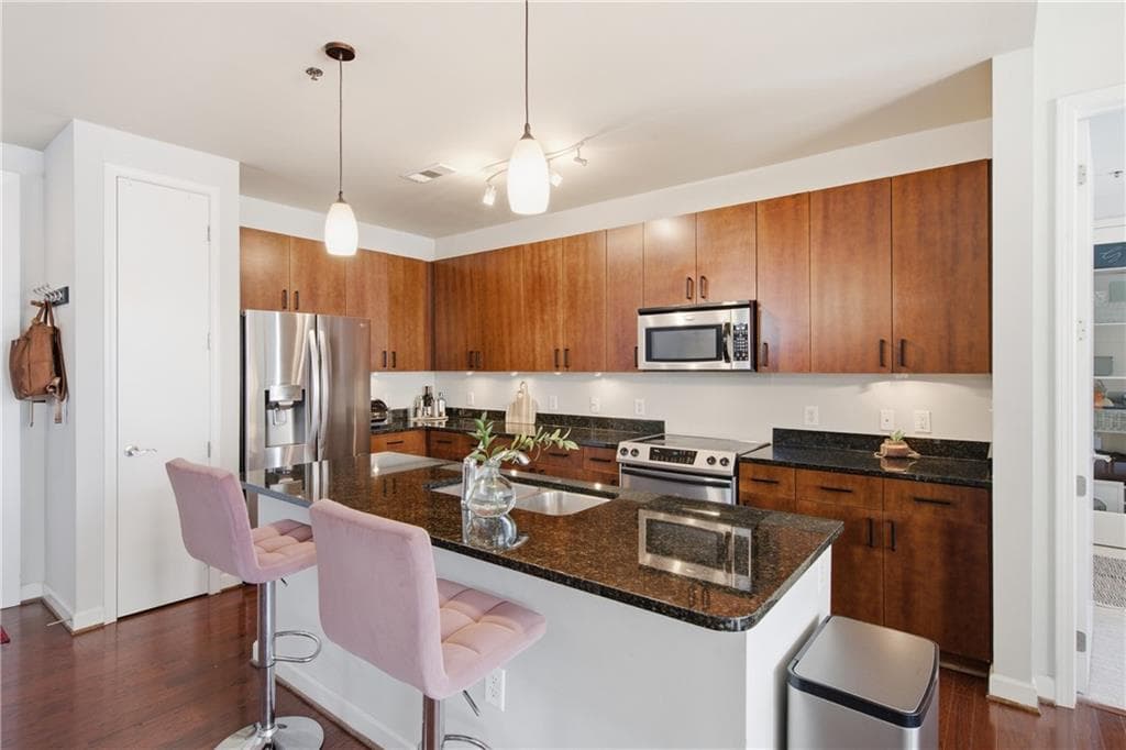 2 bedroom, 2 bathroom, 1,061 sq ft condominium for sale at 711 Cosmopolitan Drive 326, Atlanta, GA 30324 — photo 5