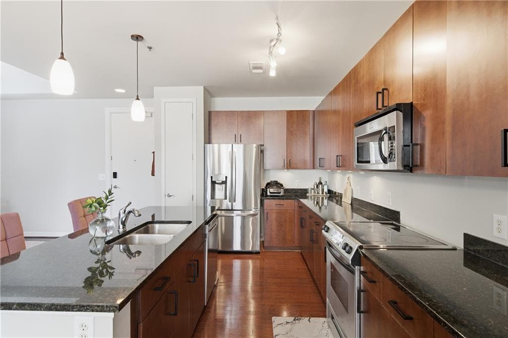 2 bedroom, 2 bathroom, 1,061 sq ft condominium for sale at 711 Cosmopolitan Drive 326, Atlanta, GA 30324 — photo 6