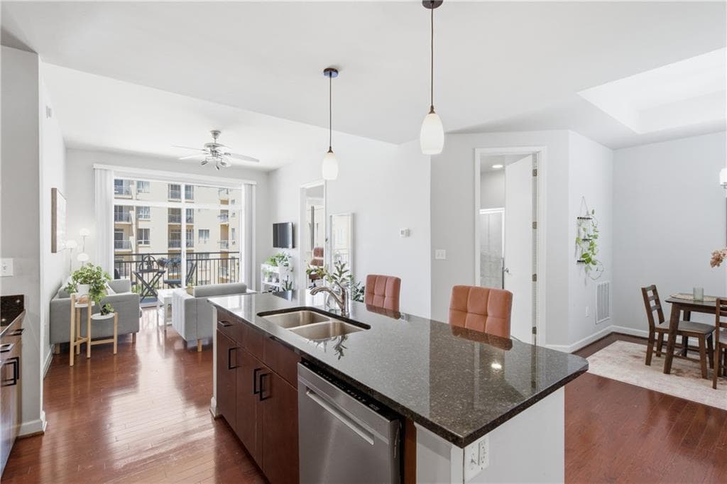 2 bedroom, 2 bathroom, 1,061 sq ft condominium for sale at 711 Cosmopolitan Drive 326, Atlanta, GA 30324 — photo 7