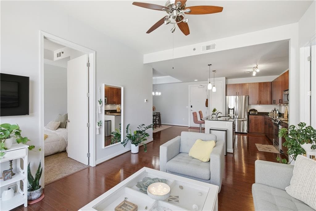 2 bedroom, 2 bathroom, 1,061 sq ft condominium for sale at 711 Cosmopolitan Drive 326, Atlanta, GA 30324 — photo 10