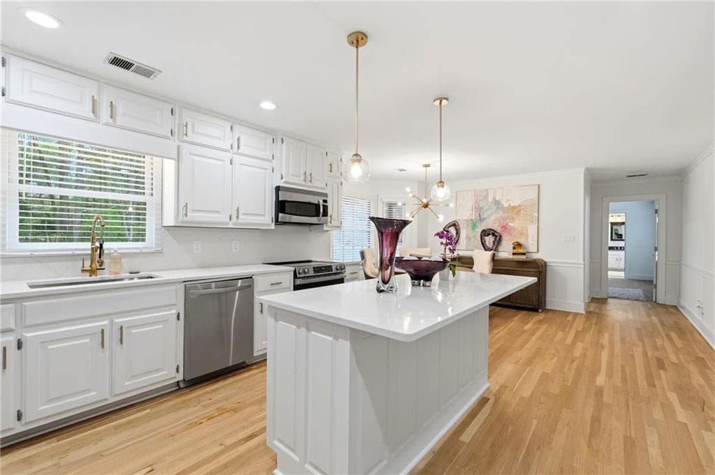 5 bedroom, 4 bathroom, 2,850 sq ft single family residence under contract at 3107 Hammock Creek Court, Conyers, GA 30012 — photo 7