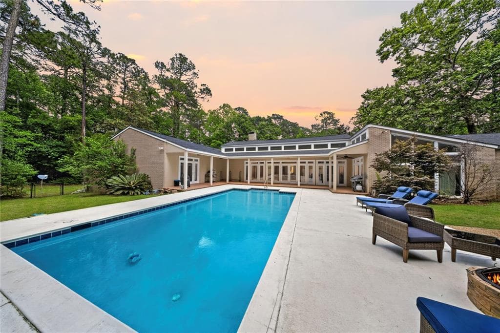 4 bedroom, 4 bathroom, 4,430 sq ft single family residence sold at 20 Cherokee Road, Moultrie, GA 31768