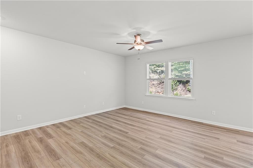 4 bedroom, 3 bathroom, 1,982 sq ft single family residence under contract at 3080 Orwell Drive, Gainesville, GA 30507 — photo 3