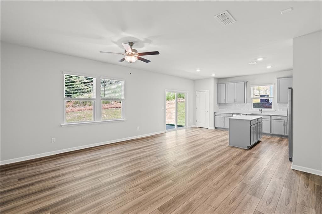 4 bedroom, 3 bathroom, 1,982 sq ft single family residence under contract at 3080 Orwell Drive, Gainesville, GA 30507 — photo 4