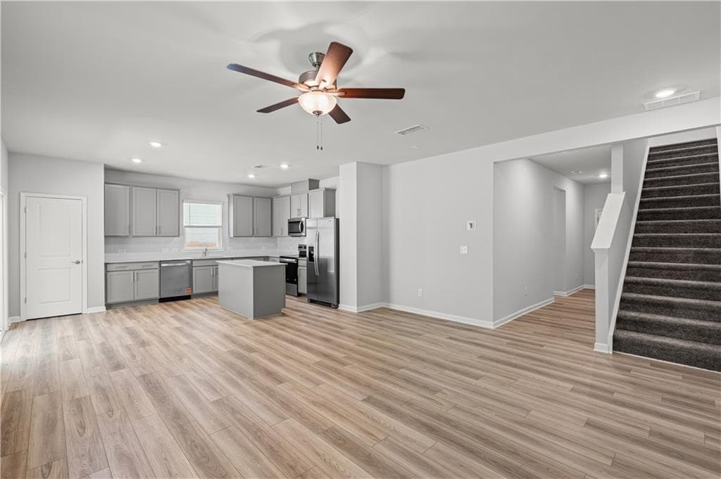 4 bedroom, 3 bathroom, 1,982 sq ft single family residence under contract at 3080 Orwell Drive, Gainesville, GA 30507 — photo 5