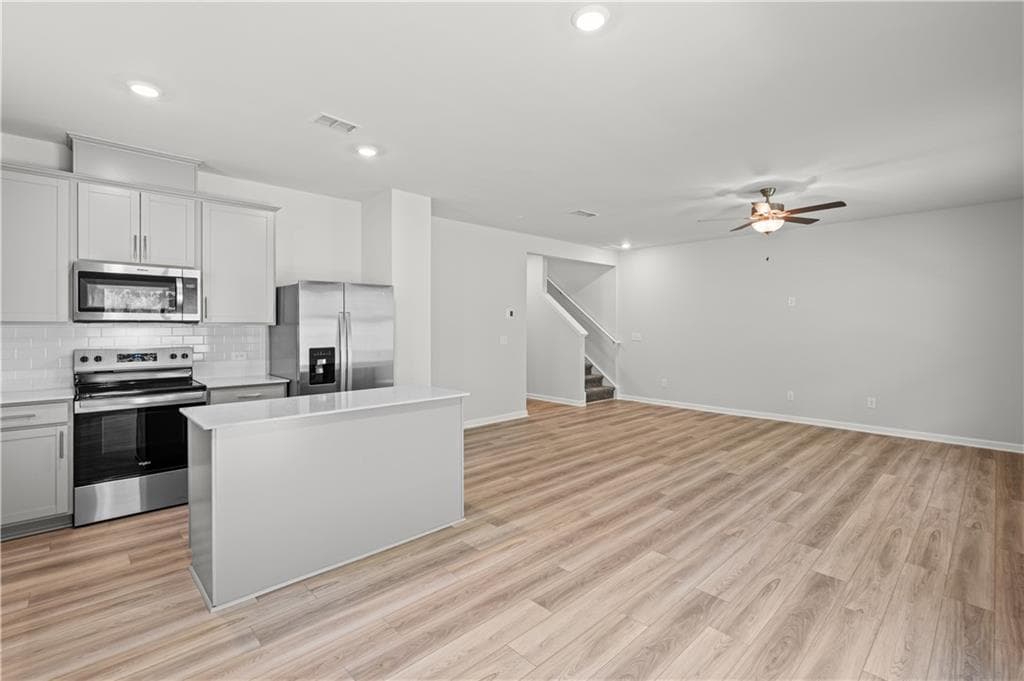 4 bedroom, 3 bathroom, 1,982 sq ft single family residence under contract at 3080 Orwell Drive, Gainesville, GA 30507 — photo 6