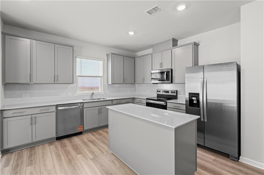 4 bedroom, 3 bathroom, 1,982 sq ft single family residence under contract at 3080 Orwell Drive, Gainesville, GA 30507 — photo 8