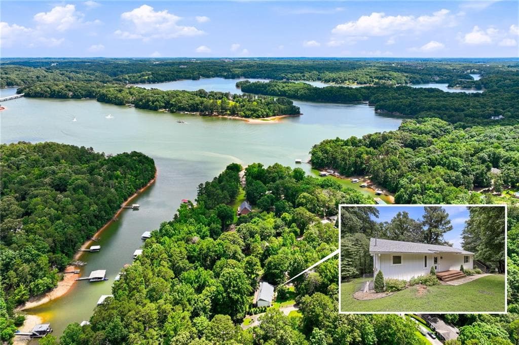 4 bedroom, 3 bathroom, 2,028 sq ft single family residence for sale at 3721 Griffin Drive, Gainesville, GA 30506 — photo 2