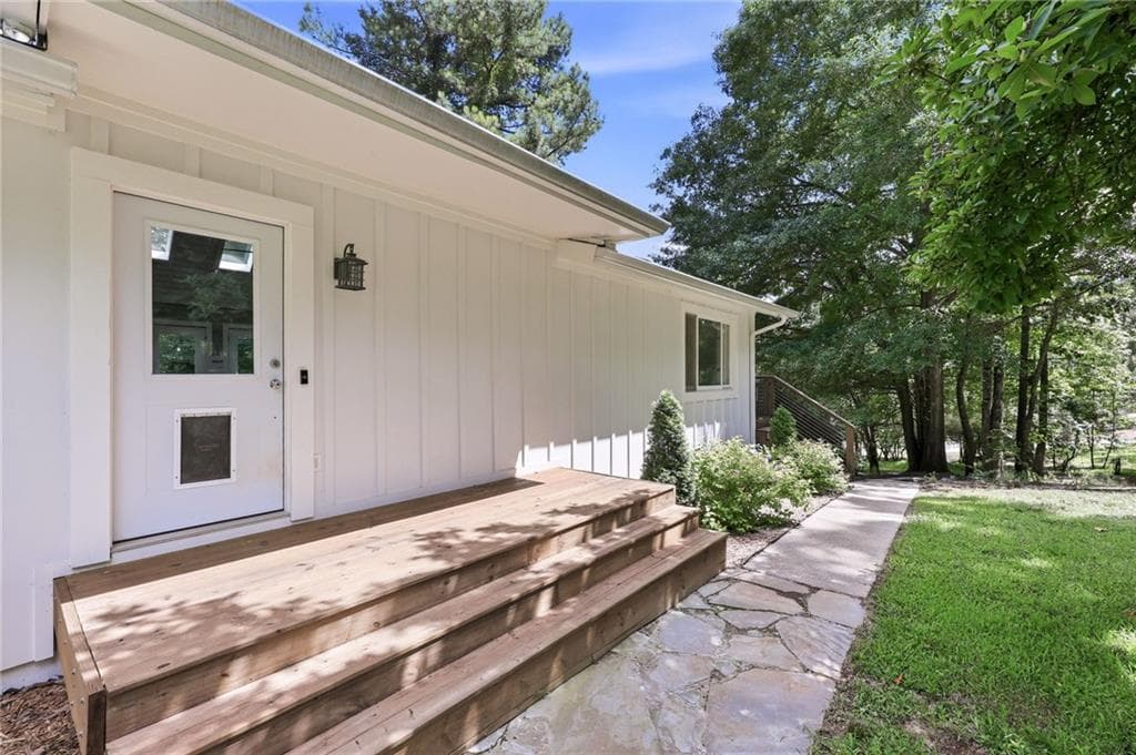 4 bedroom, 3 bathroom, 2,028 sq ft single family residence for sale at 3721 Griffin Drive, Gainesville, GA 30506 — photo 4