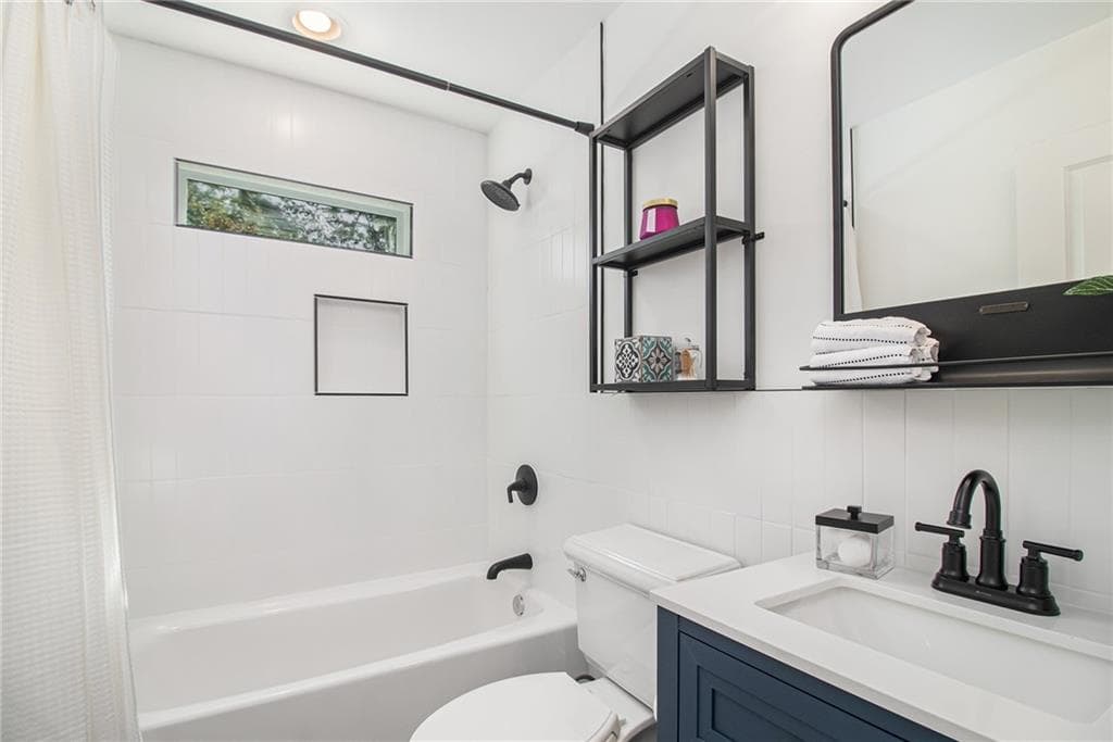 2 bedroom, 2 bathroom, 1,053 sq ft single family residence under contract at 220 Birch Street, Hapeville, GA 30354 — photo 10