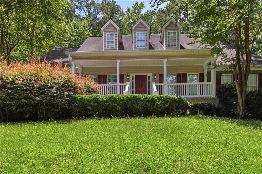 3 bedroom, 2 bathroom, 1,776 sq ft single family residence under contract at 30 Rainey Ridge, Oxford, GA 30054