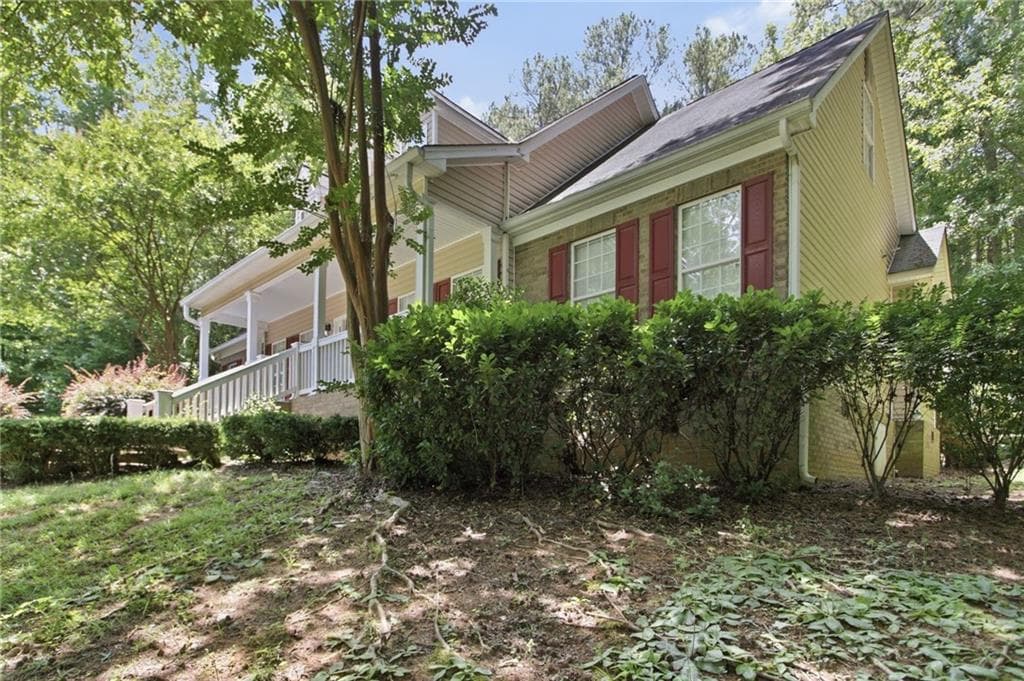3 bedroom, 2 bathroom, 1,776 sq ft single family residence under contract at 30 Rainey Ridge, Oxford, GA 30054 — photo 2