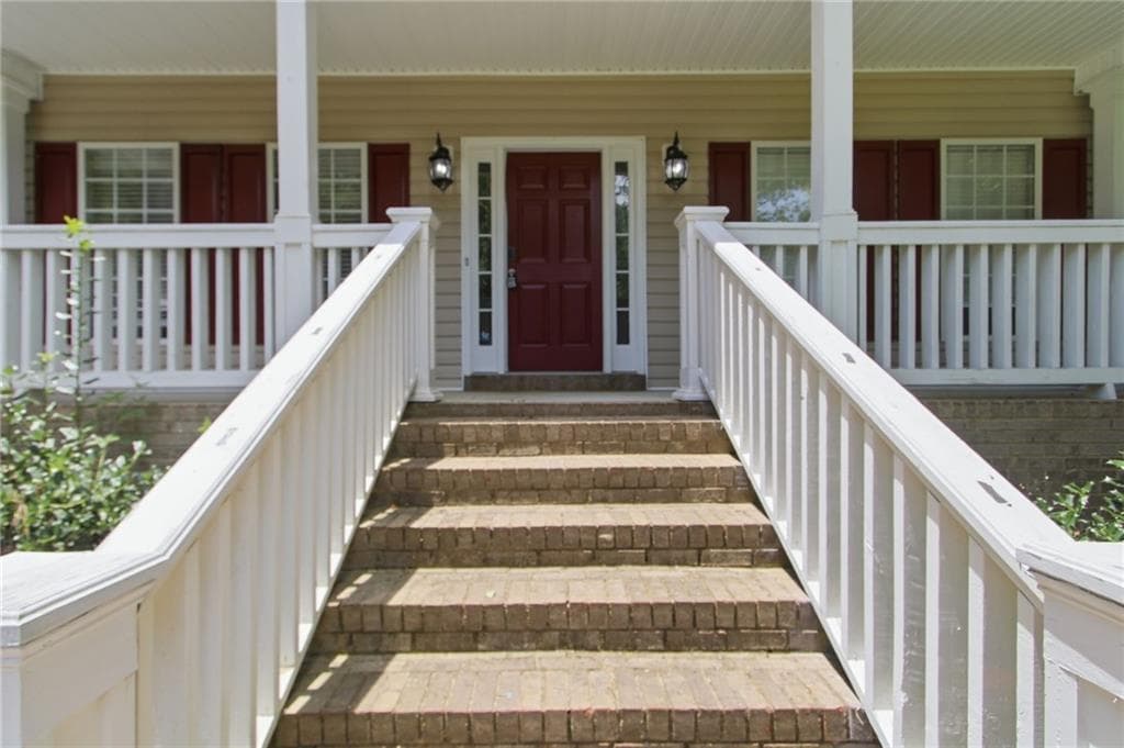 3 bedroom, 2 bathroom, 1,776 sq ft single family residence under contract at 30 Rainey Ridge, Oxford, GA 30054 — photo 4
