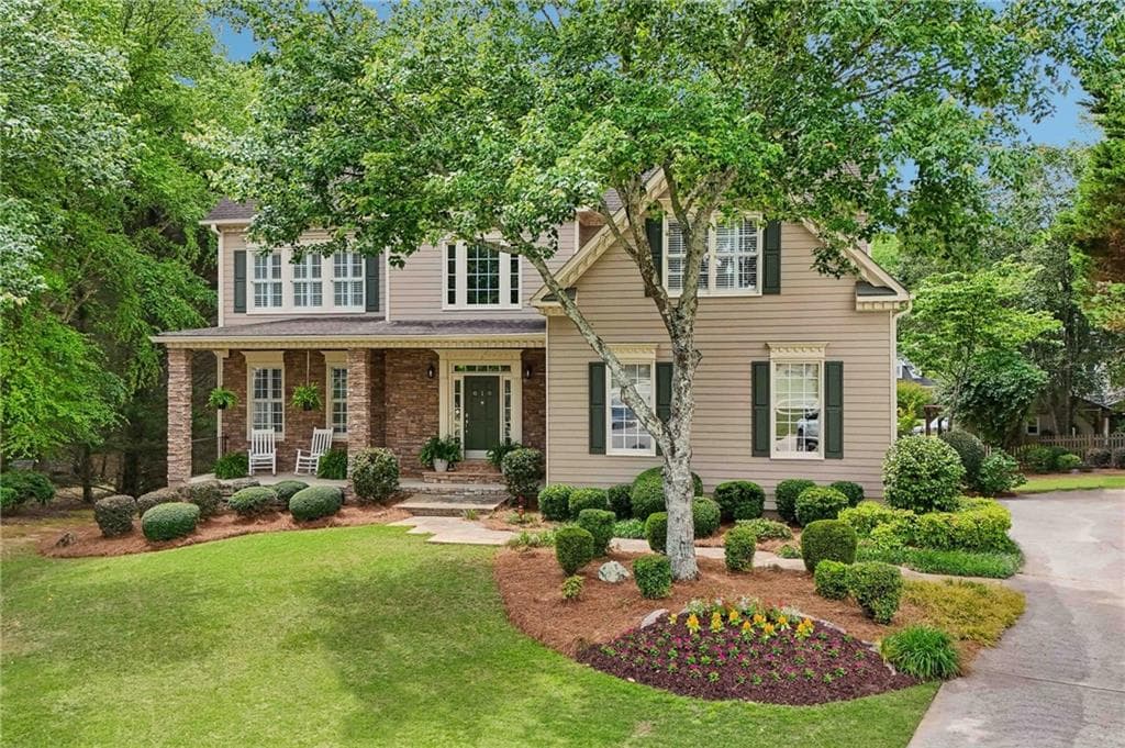 5 bedroom, 4 bathroom, 4,521 sq ft single family residence under contract at 610 Fawn Run, Alpharetta, GA 30005 — photo 2