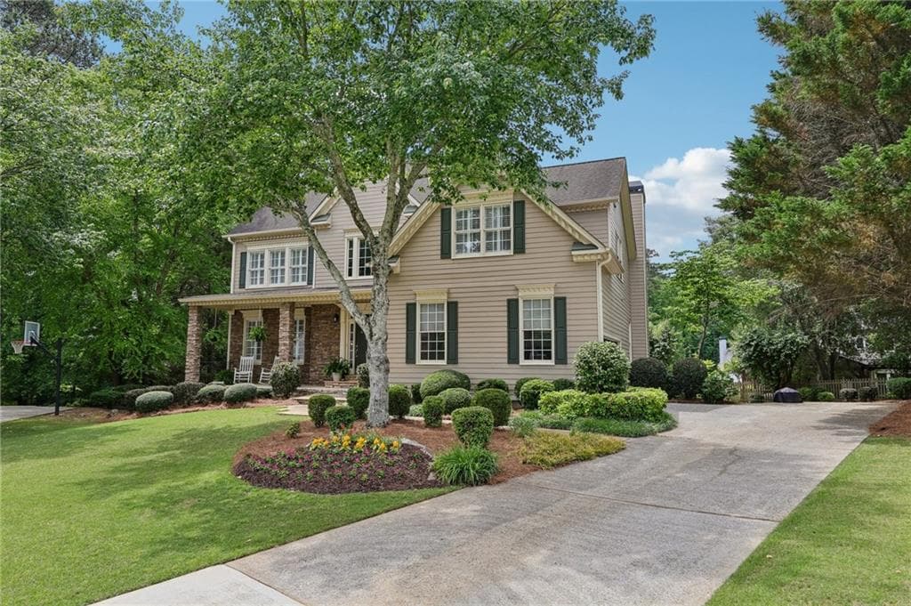 5 bedroom, 4 bathroom, 4,521 sq ft single family residence under contract at 610 Fawn Run, Alpharetta, GA 30005 — photo 3