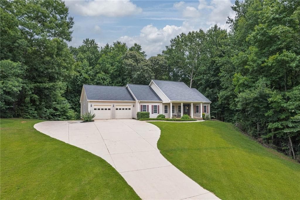3 bedroom, 3 bathroom, 2,816 sq ft single family residence under contract at 3627 E Hall Road, Gainesville, GA 30507 — photo 2