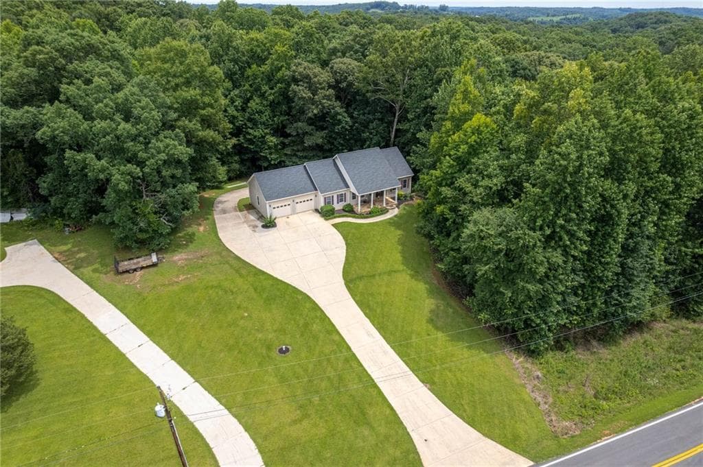3 bedroom, 3 bathroom, 2,816 sq ft single family residence under contract at 3627 E Hall Road, Gainesville, GA 30507 — photo 5