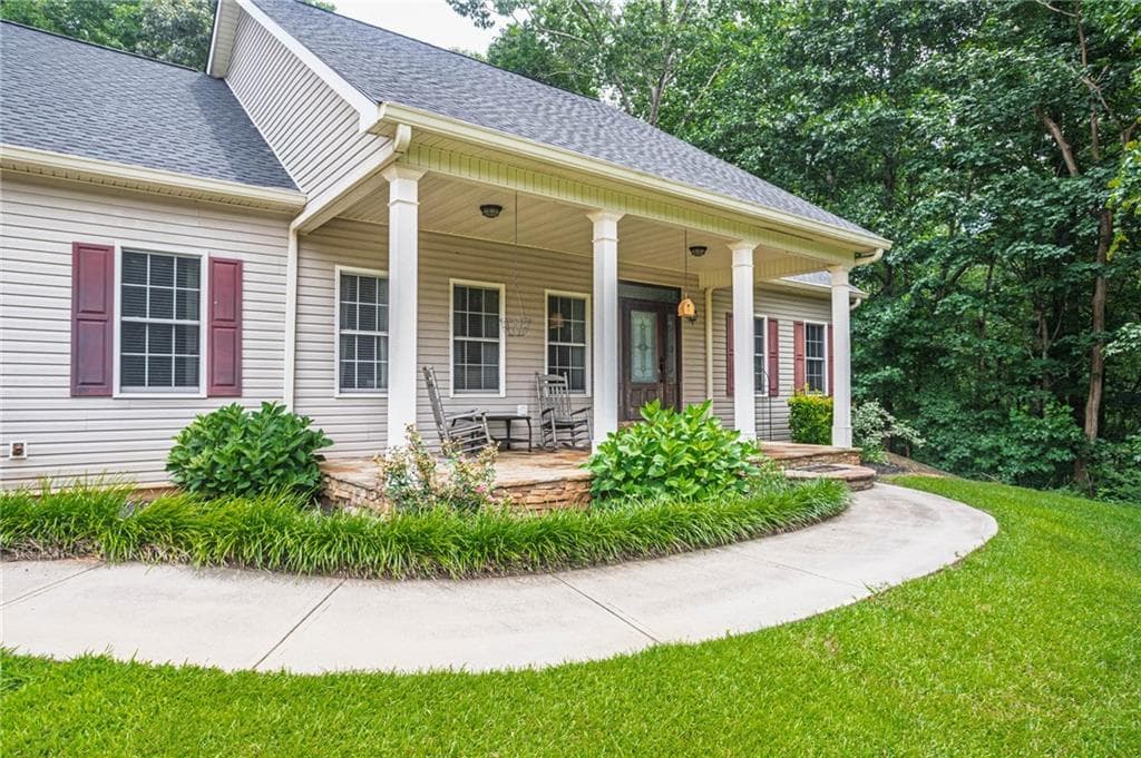 3 bedroom, 3 bathroom, 2,816 sq ft single family residence under contract at 3627 E Hall Road, Gainesville, GA 30507 — photo 7
