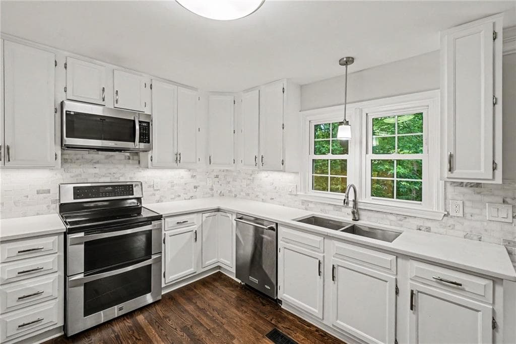 5 bedroom, 4 bathroom, 4,039 sq ft single family residence for sale at 810 Deep Lake Drive, Kennesaw, GA 30144 — photo 8