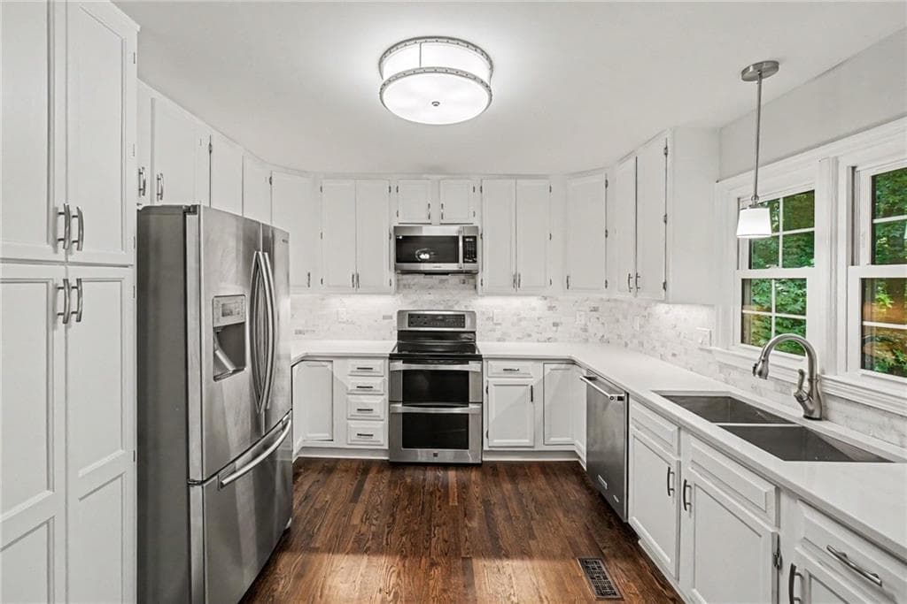 5 bedroom, 4 bathroom, 4,039 sq ft single family residence for sale at 810 Deep Lake Drive, Kennesaw, GA 30144 — photo 9