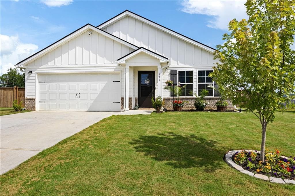 4 bedroom, 2 bathroom, 1,544 sq ft single family residence sold at 612 Tudor Street, Kingston, GA 30145