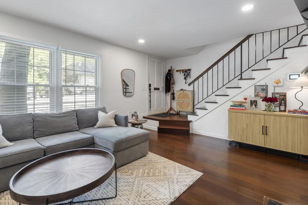 2 bedroom, 3 bathroom, 1,300 sq ft townhouse under contract at 56 Cantey Place, Atlanta, GA 30327 — photo 2