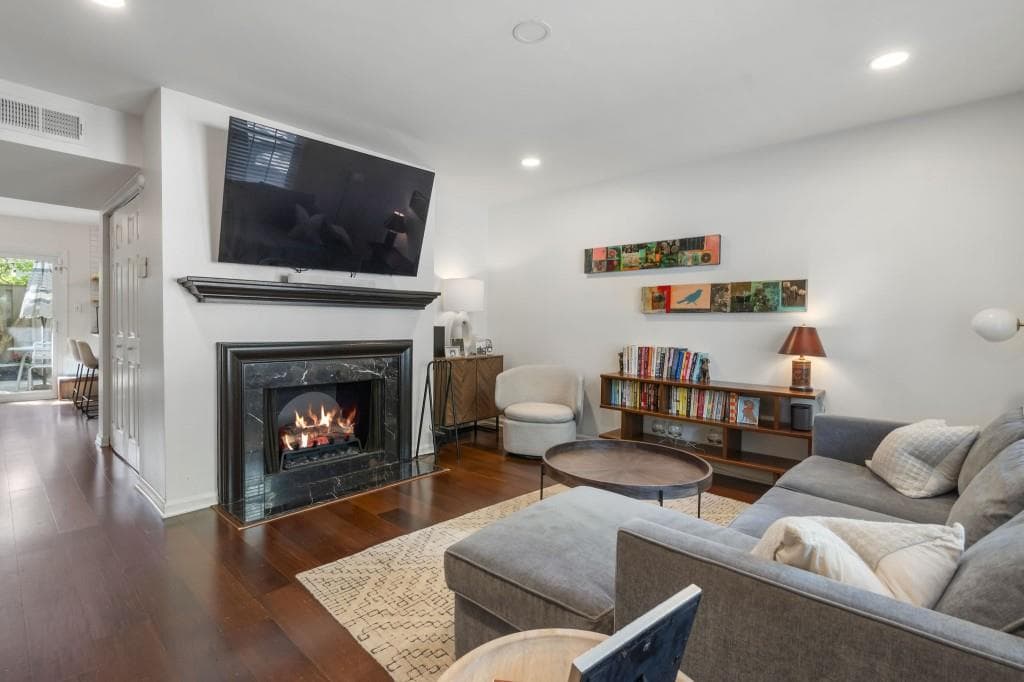 2 bedroom, 3 bathroom, 1,300 sq ft townhouse under contract at 56 Cantey Place, Atlanta, GA 30327 — photo 3