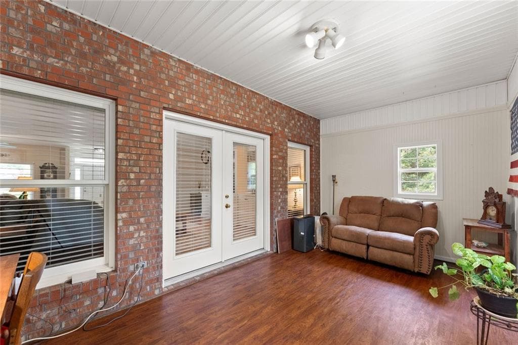 3 bedroom, 2 bathroom, 2,132 sq ft single family residence for sale at 1020 Easy Street, Toccoa, GA 30577 — photo 8