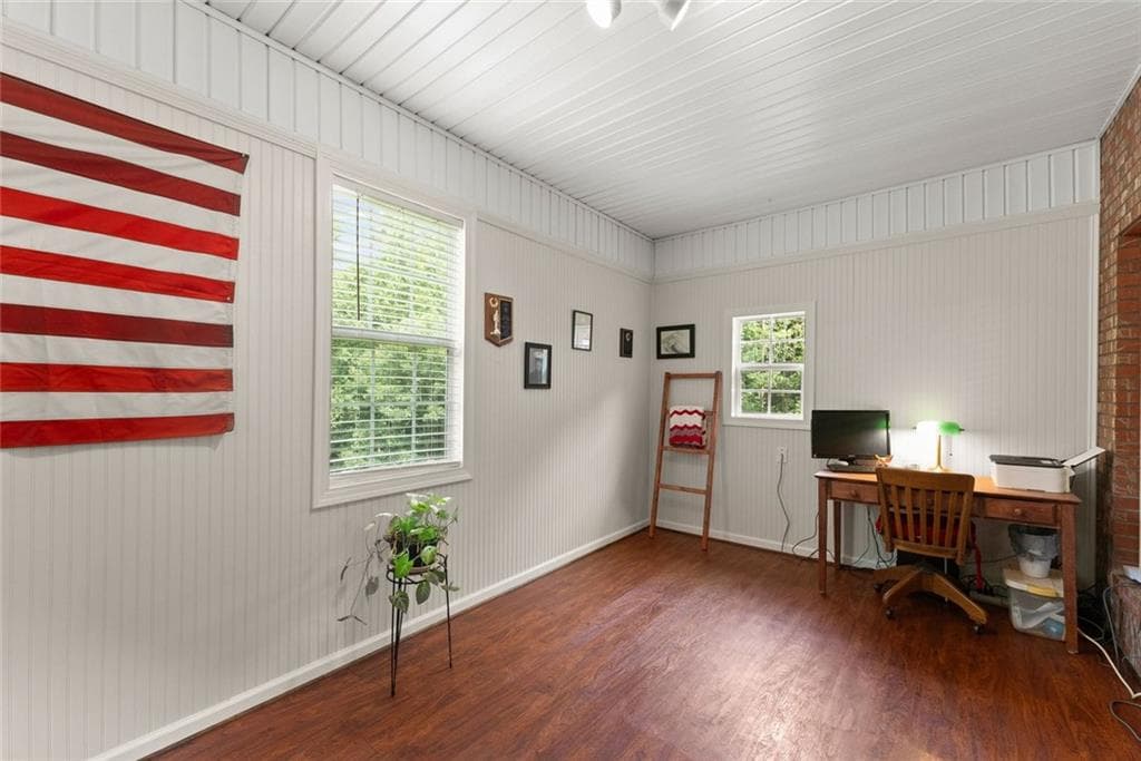 3 bedroom, 2 bathroom, 2,132 sq ft single family residence for sale at 1020 Easy Street, Toccoa, GA 30577 — photo 9
