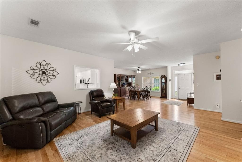 3 bedroom, 2 bathroom, 2,132 sq ft single family residence for sale at 1020 Easy Street, Toccoa, GA 30577 — photo 10