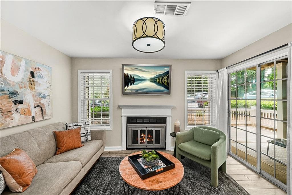 2 bedroom, 2 bathroom, 1,008 sq ft condominium for sale at 2174 River Heights Court, Marietta, GA 30067 — photo 3