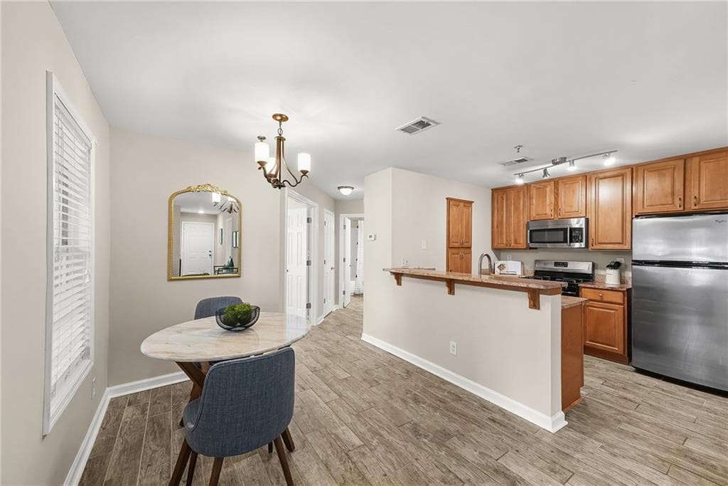 2 bedroom, 2 bathroom, 1,008 sq ft condominium for sale at 2174 River Heights Court, Marietta, GA 30067 — photo 6