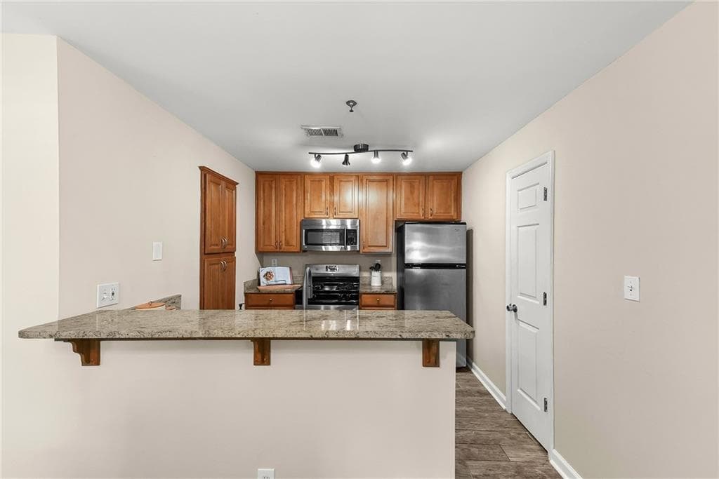 2 bedroom, 2 bathroom, 1,008 sq ft condominium for sale at 2174 River Heights Court, Marietta, GA 30067 — photo 8