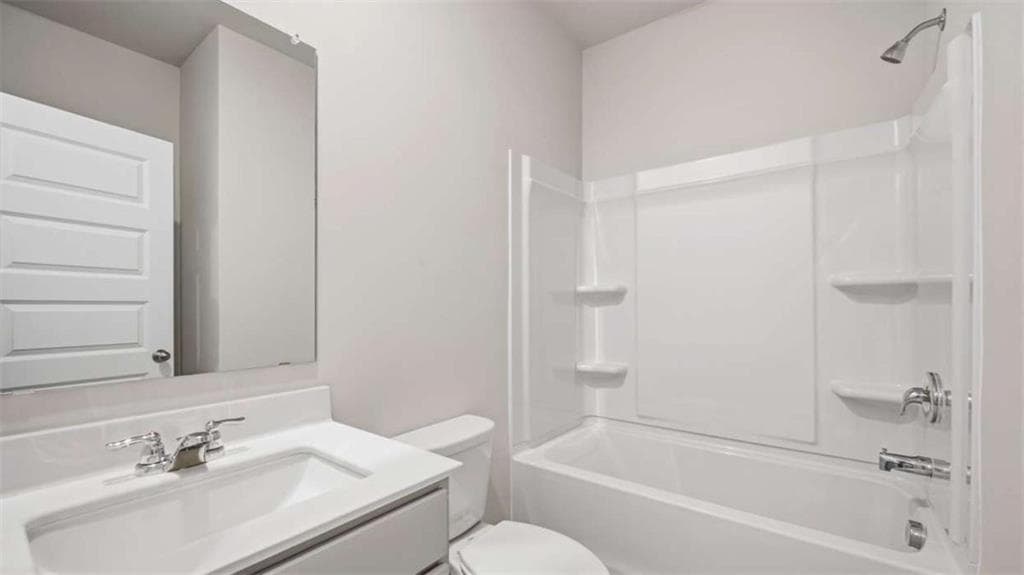 5 bedroom, 4 bathroom, 3,166 sq ft single family residence for sale at 3038 Champions Way, Loganville, GA 30052 — photo 6