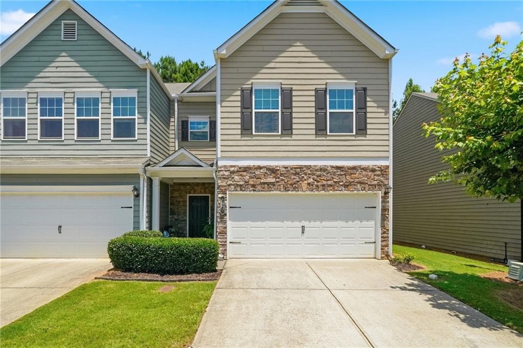 3 bedroom, 3 bathroom, 1,976 sq ft townhouse under contract at 419 Crescent Woode Drive, Dallas, GA 30157