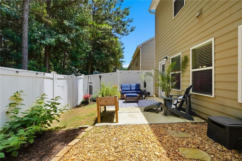 3 bedroom, 3 bathroom, 1,976 sq ft townhouse under contract at 419 Crescent Woode Drive, Dallas, GA 30157 — photo 3