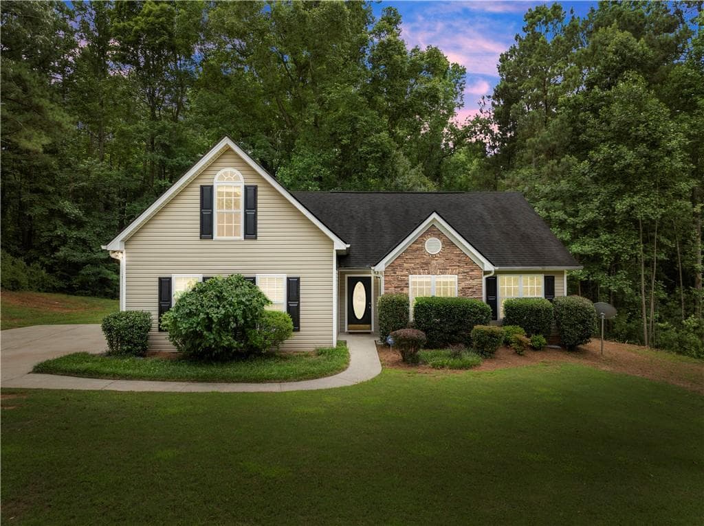 3 bedroom, 2 bathroom, 1,588 sq ft single family residence for sale at 6000 Devonshire Drive, Flowery Branch, GA 30542 — photo 2