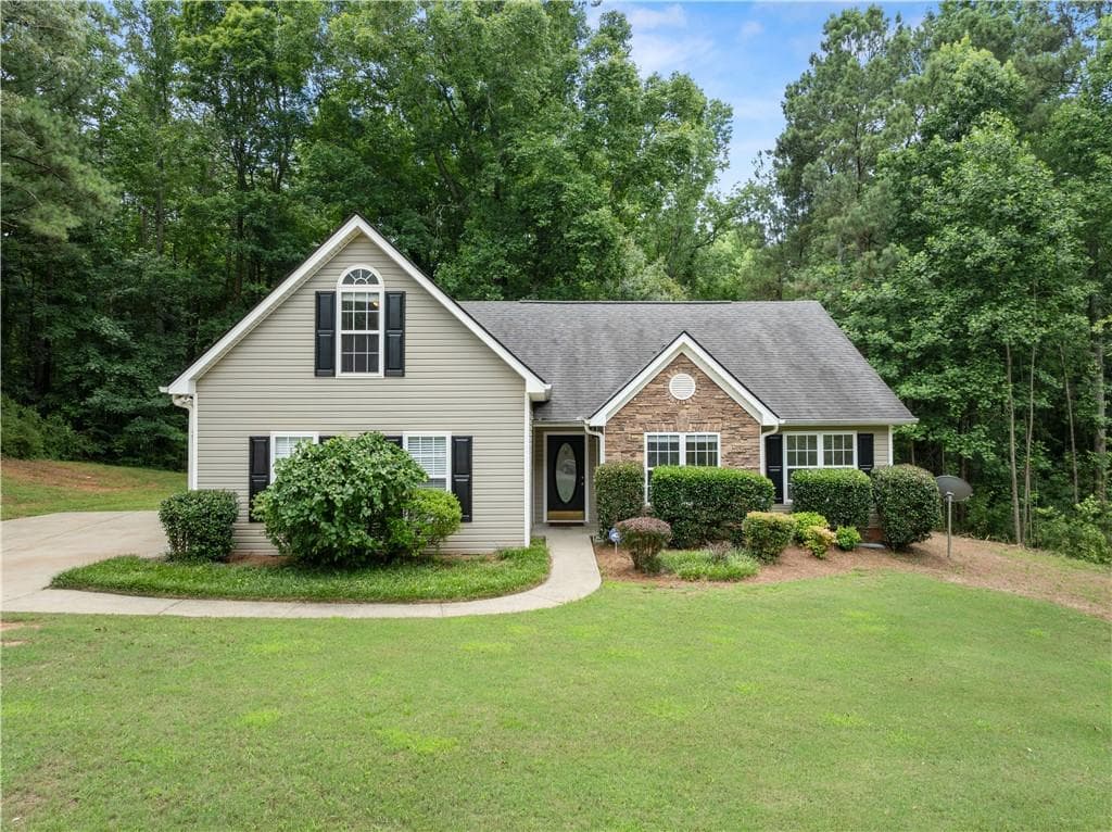 3 bedroom, 2 bathroom, 1,588 sq ft single family residence for sale at 6000 Devonshire Drive, Flowery Branch, GA 30542 — photo 1 of 48
