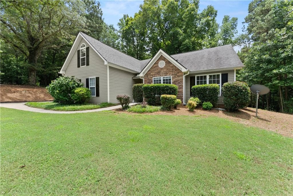 3 bedroom, 2 bathroom, 1,588 sq ft single family residence for sale at 6000 Devonshire Drive, Flowery Branch, GA 30542 — photo 5