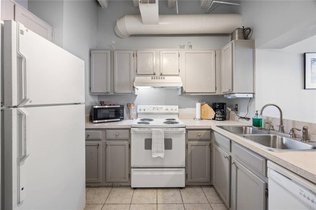 1 bedroom, 1 bathroom, 586 sq ft condominium for sale at 32 Peachtree Street 1605, Atlanta, GA 30303 — photo 3