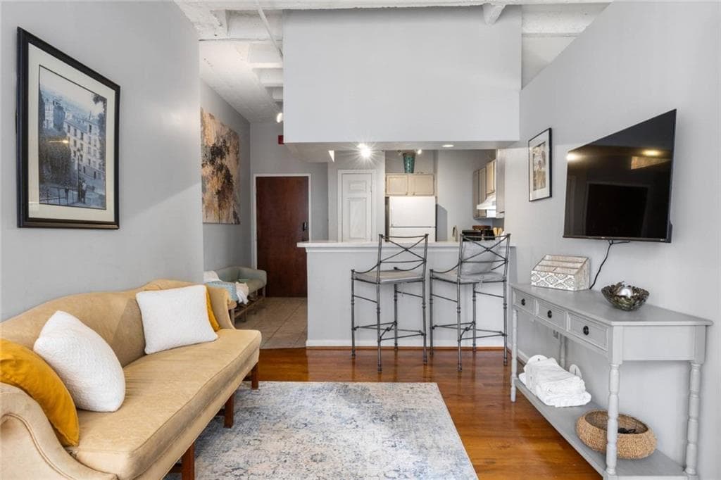 1 bedroom, 1 bathroom, 586 sq ft condominium for sale at 32 Peachtree Street 1605, Atlanta, GA 30303 — photo 7