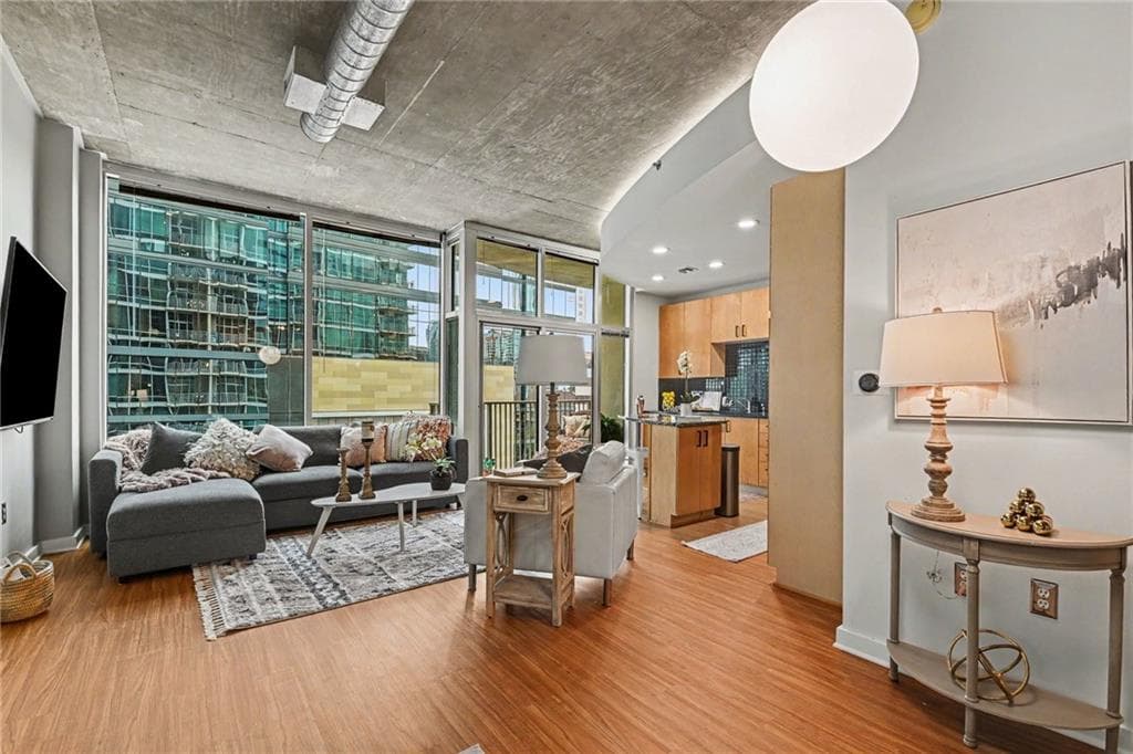 1 bedroom, 1 bathroom, 754 sq ft condominium for sale at 923 Peachtree Street 825, Atlanta, GA 30309 — photo 5