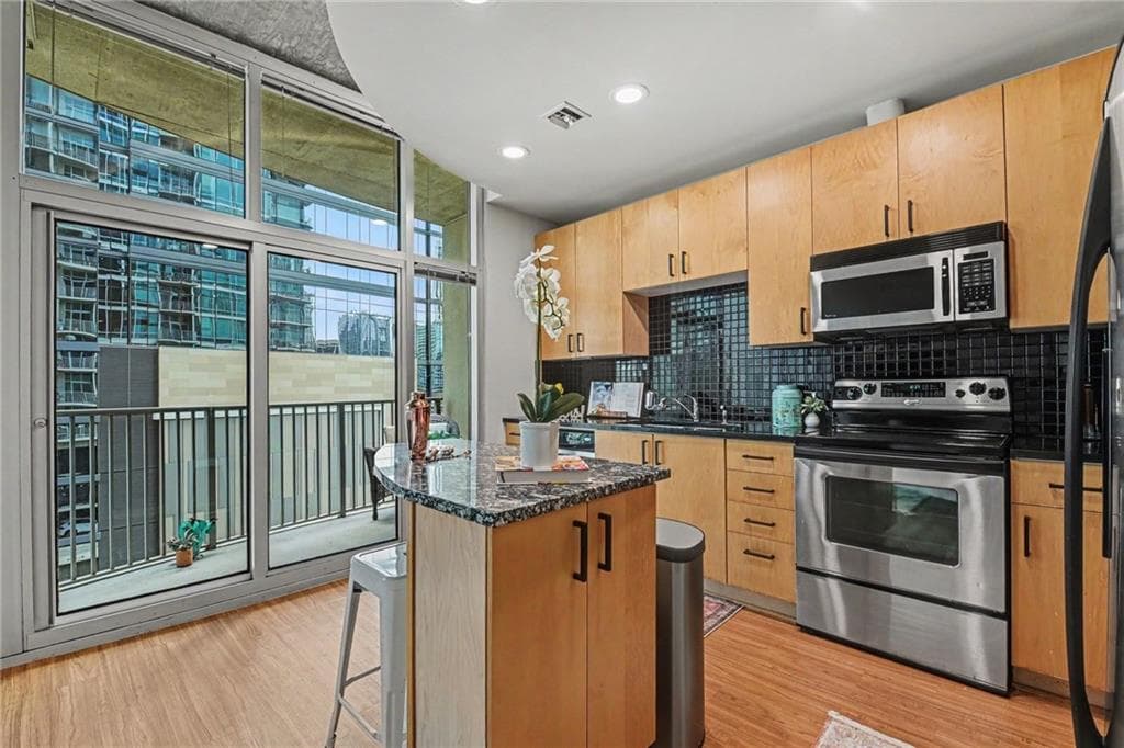 1 bedroom, 1 bathroom, 754 sq ft condominium for sale at 923 Peachtree Street 825, Atlanta, GA 30309 — photo 7
