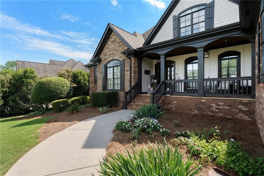 7 bedroom, 5 bathroom, 5,382 sq ft single family residence under contract at 4 Creekstone Court, Cartersville, GA 30120 — photo 9