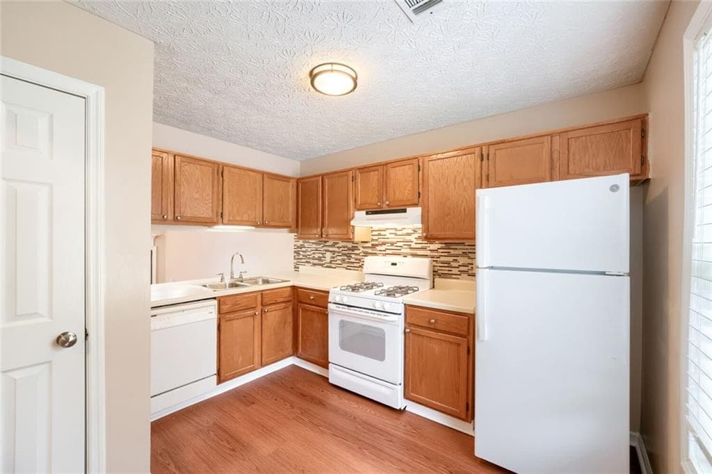 2 bedroom, 3 bathroom, 1,152 sq ft townhouse under contract at 4175 Buckley Woods Drive, Norcross, GA 30093 — photo 6