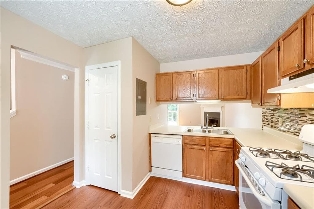 2 bedroom, 3 bathroom, 1,152 sq ft townhouse under contract at 4175 Buckley Woods Drive, Norcross, GA 30093 — photo 7